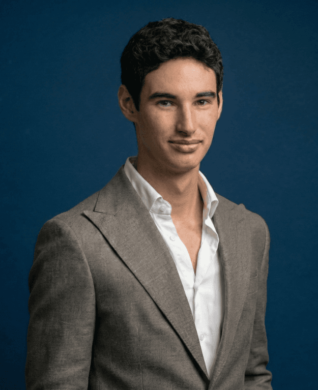 Sacha Benadiba, cofondateur de Canova et formateur en IA.